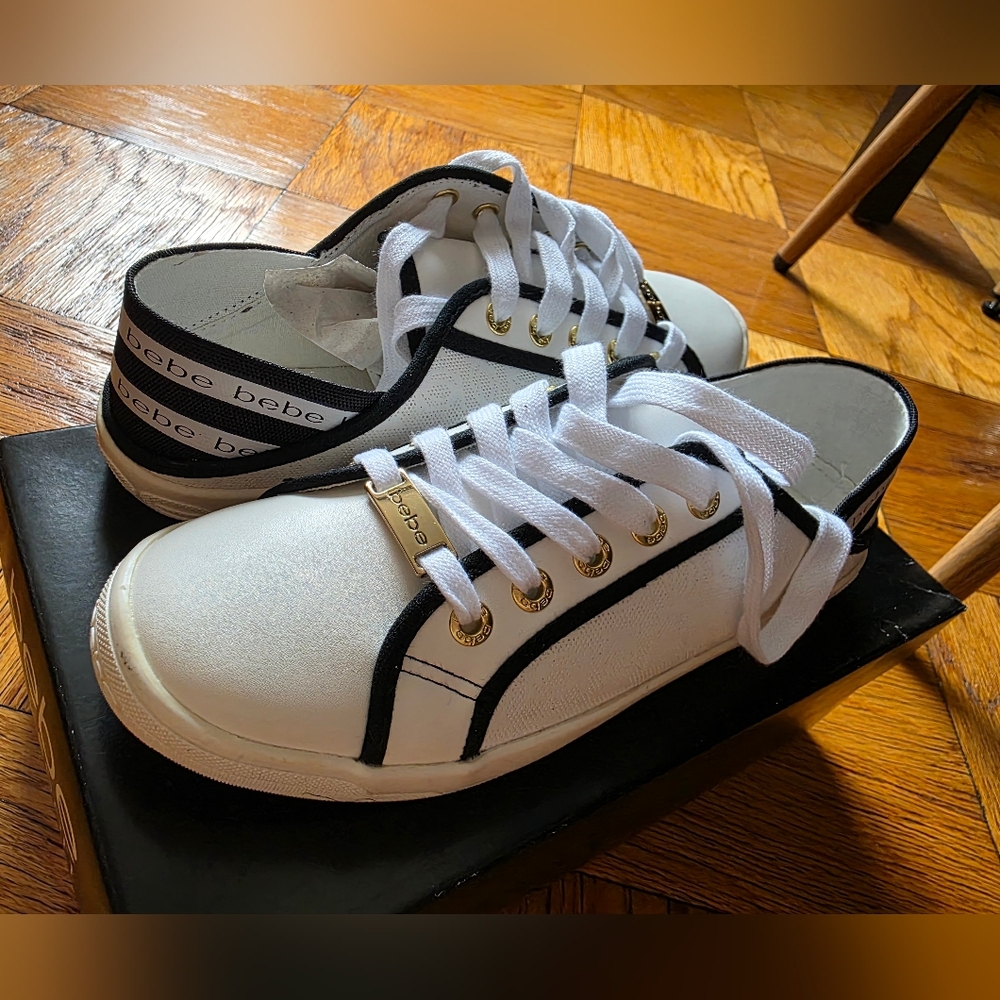 NEW | Bebe Women's Dacia Sneakers